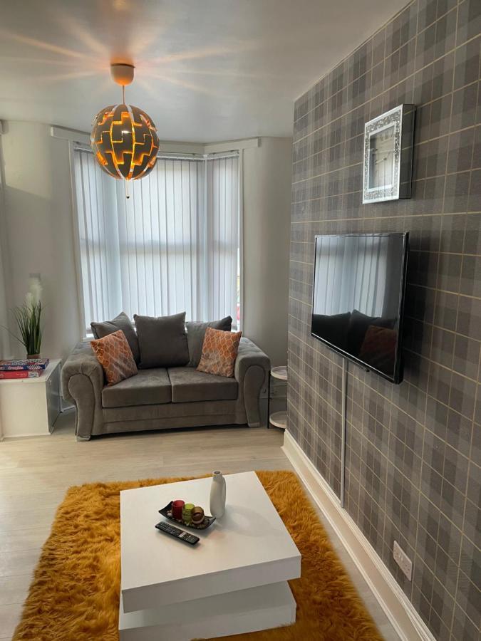 Luxury Spacious 2 Bedroom Home. Apartment