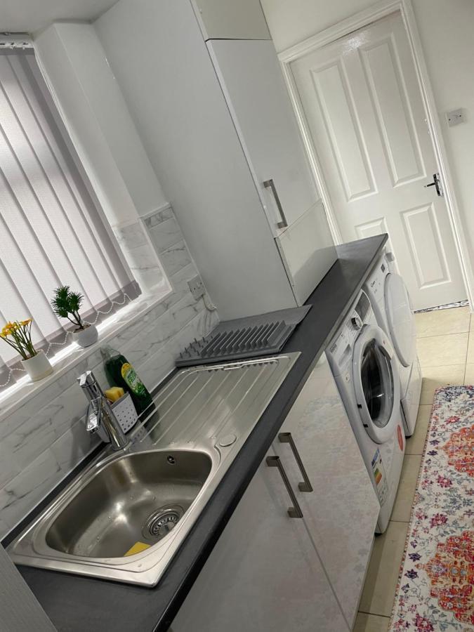 Apartment Luxury Spacious 2 Bedroom Home. Liverpool