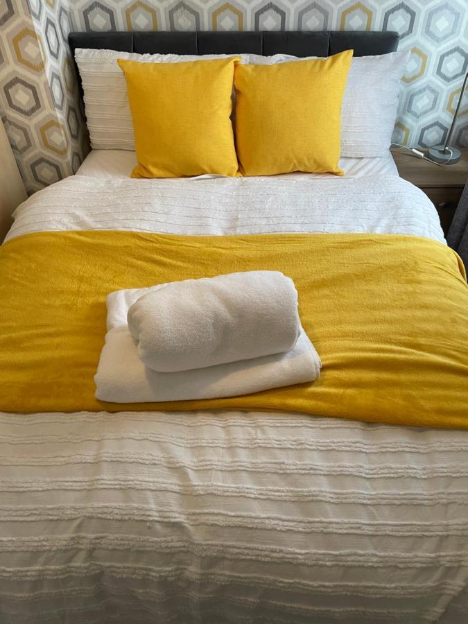 Apartment Luxury Spacious 2 Bedroom Home. *